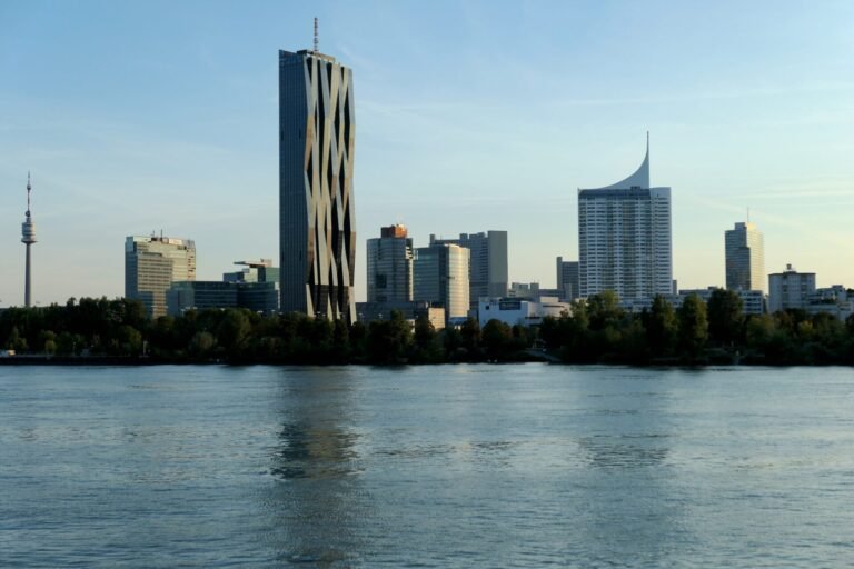 Wien Beitragsbild - Donau mit Donaustadt