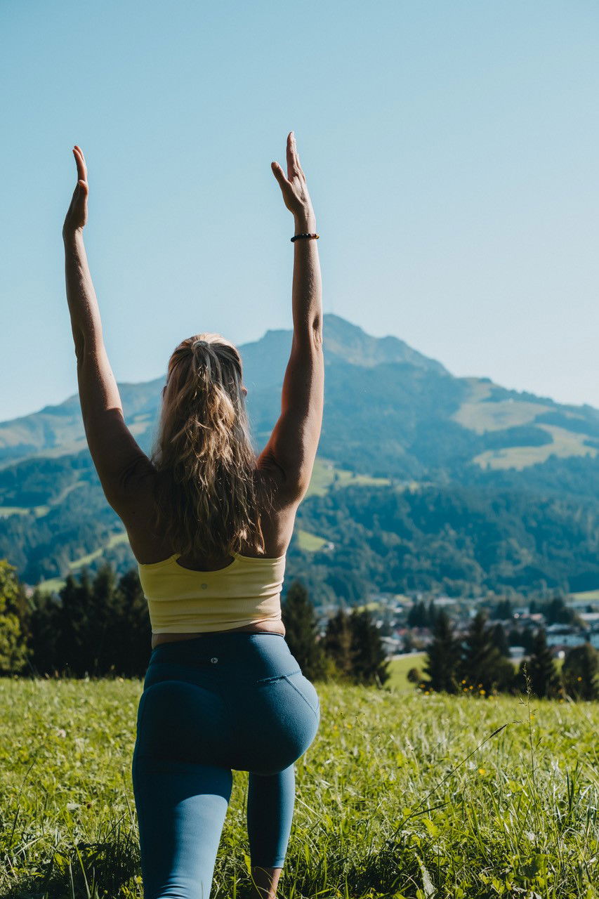 Yoga Frau Berge